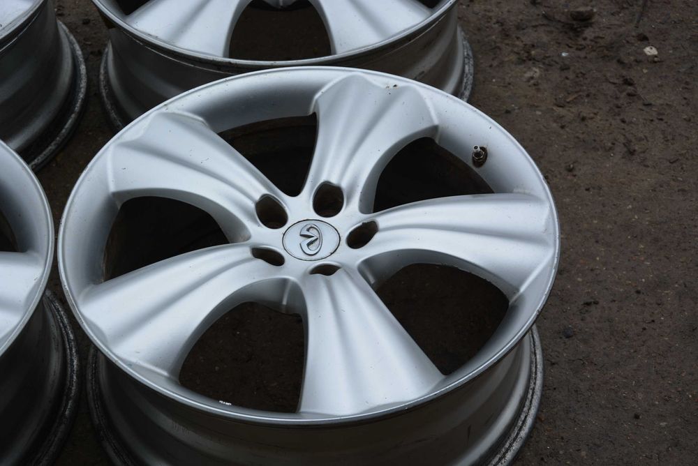 Infiniti FX37 felgi aluminiowe 20" 20x8J ET50 komplet