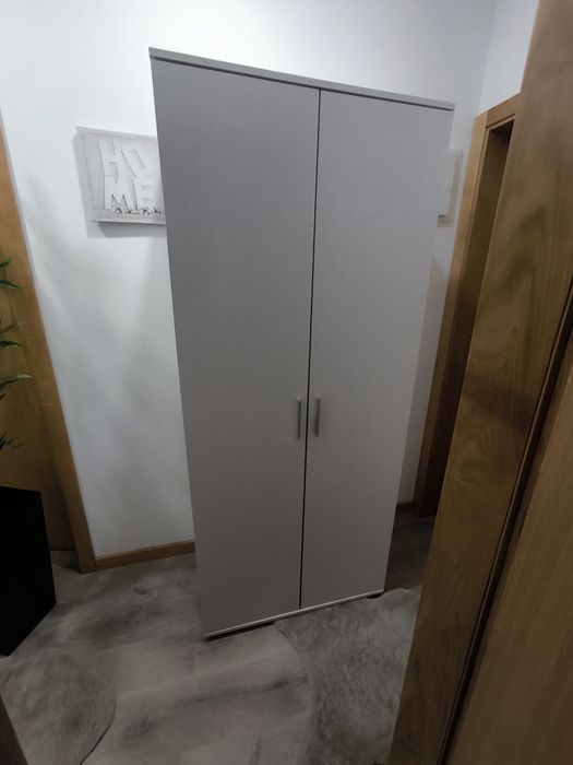 Vendo roupeiro em Bom estado