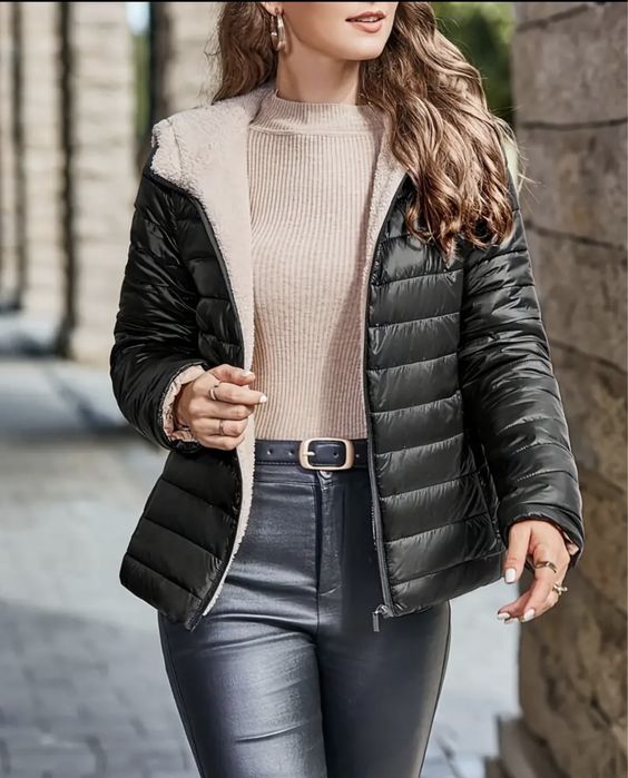 Весняна куртка з капюшоном з блискавкою