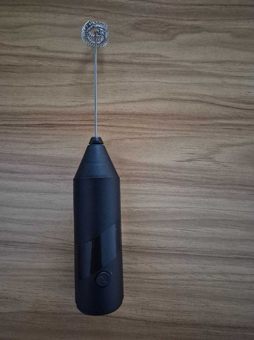 spieniacz do mleka.Bezprzewodowy elektryczny