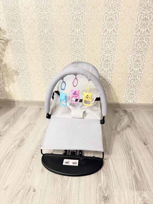 Дитячий шезлонг для укачування