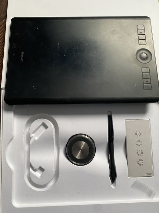 Графічний планшет Wacom Intuos Pro (PTH-660)