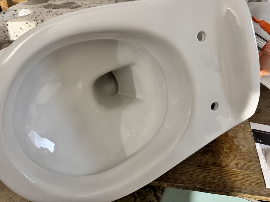 Miska WC wisząca Arkus z deską polipropylen