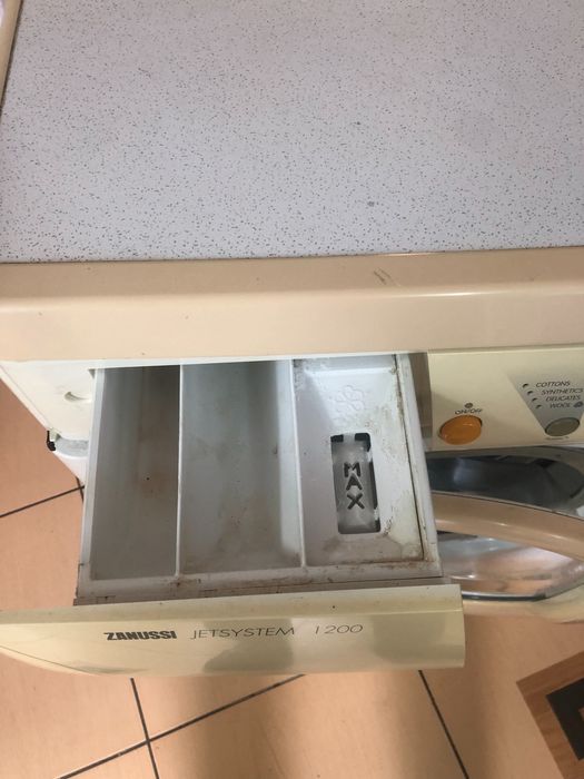Продам стиральную машину ZANUSSI 1200 оборотов сушка