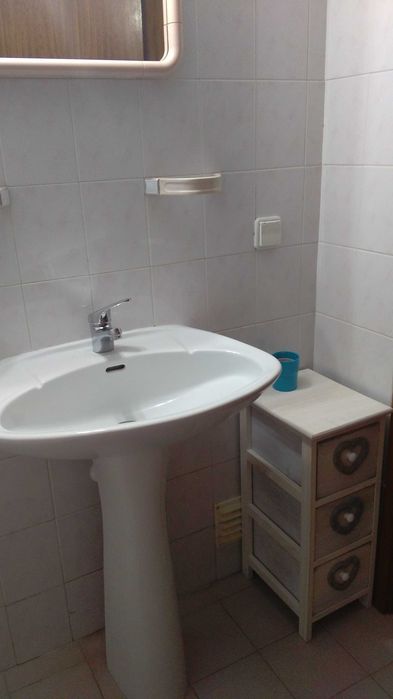 Arrenda-se quarto mobilado a estudante (perto da Universidade de Aveiro / Glicíneas)