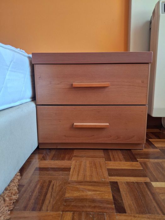 Conjunto de 2 Mesinhas de Cabeceira com Gavetas - Estado Impecável