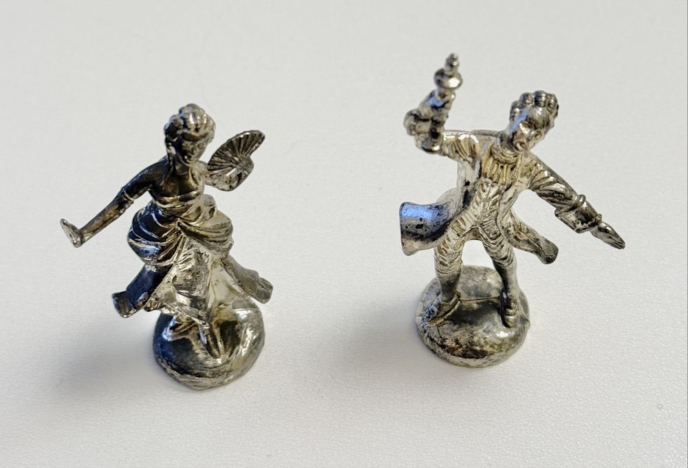 Stare figurki metalowe platerowane kolekcjonerskie para