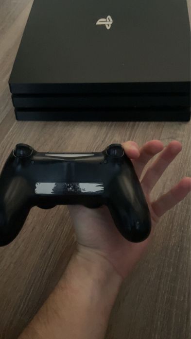 Ps4 Pro 1TB + 3 gry