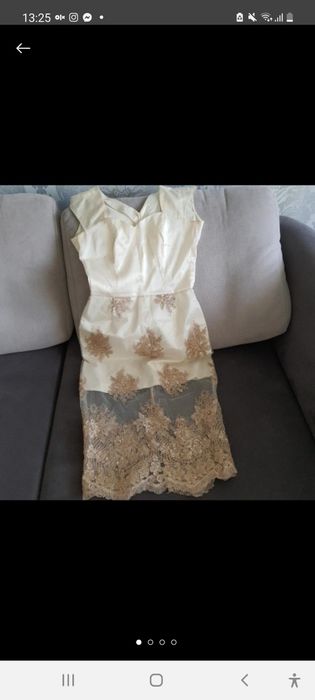 плаття з атласу і обшите бісером