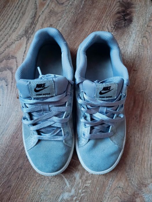 Damskie sportowe buty Nike Court Royale
