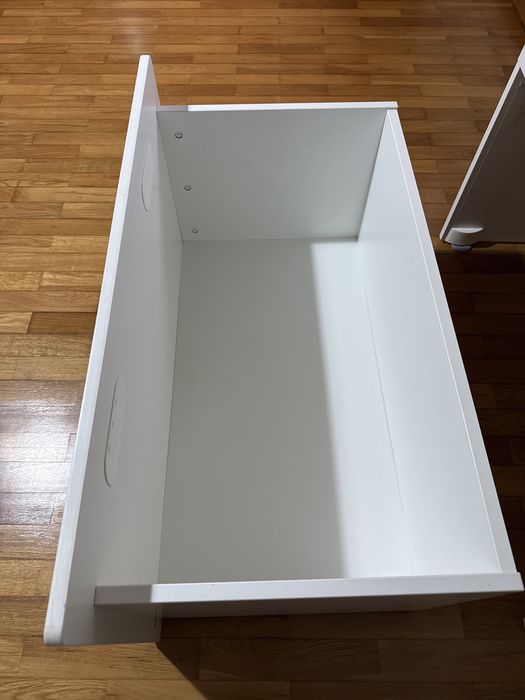 Gavetão e mesa IKEA