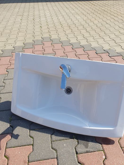 Umywalka z baterią