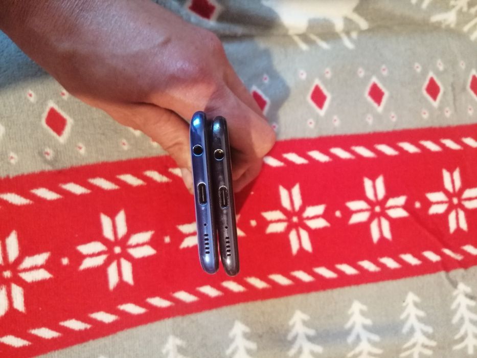 Продам 2 телефон samsung a40