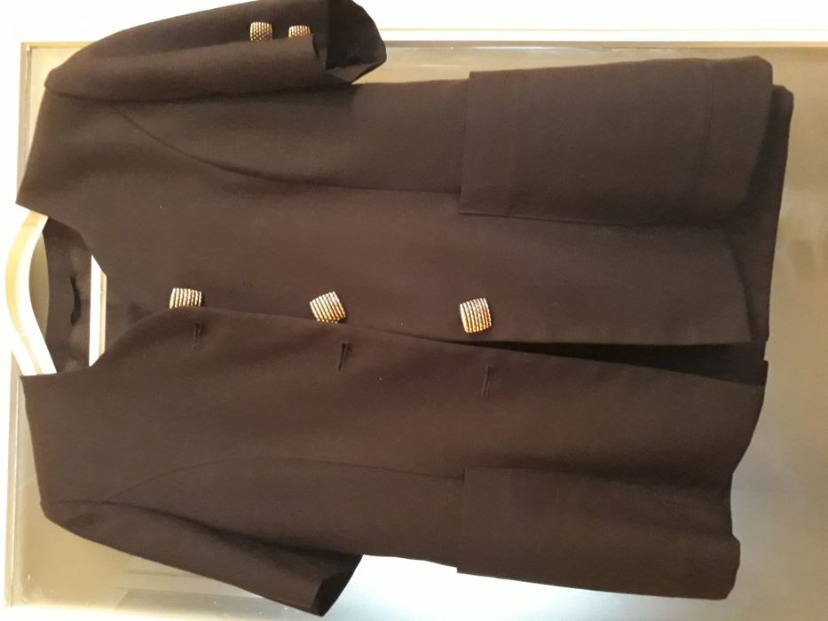 Conjunto saia e casaco preto tamanho 40 como novo