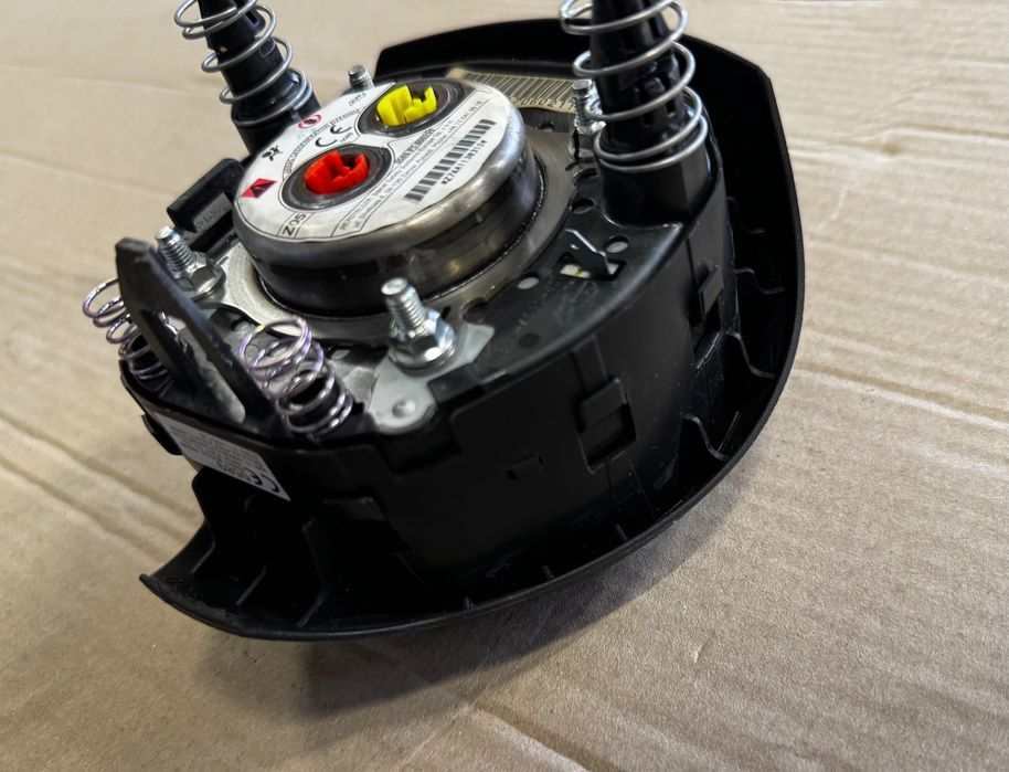 Подушка безпеки водія (Airbag)  ZE1 0589P1000736 на Nissan Leaf 62 кВт 2017-2025