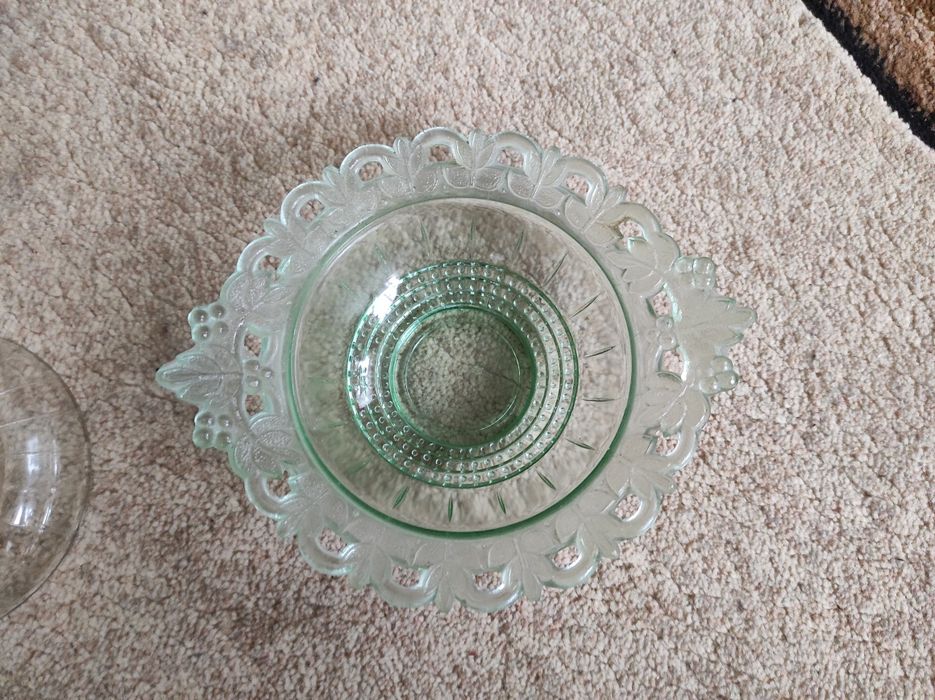 Винтажная сахарница из зелёного стекла