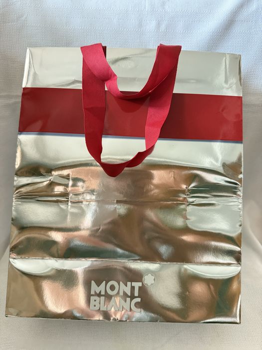 Пакеты Mont blanc, Dior, Chanel, Brocard, Shiseido.