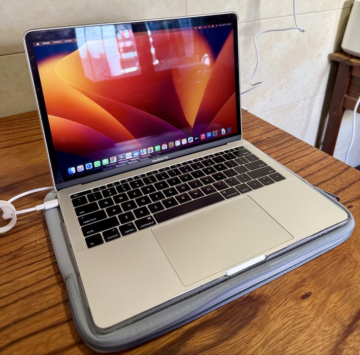 Macbook Pro 2017 13.3 i5 16GB RAM 256ssd + carregador + bolsa silicone