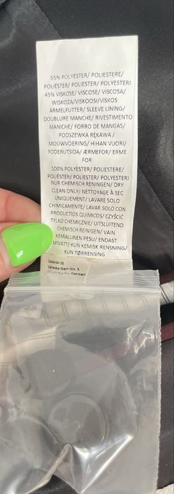 Garnitur smokingowy dwurzędowy Isaac Dewhirst Premium 46 slim ślubny bordowy