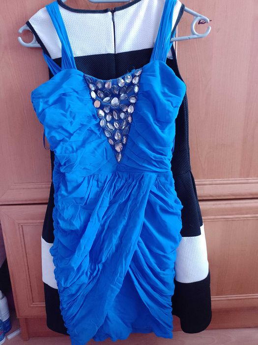 Sukienka damska niebieska z cekinami, dopasowana, rozm. 34