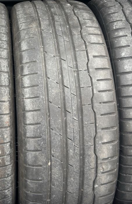 Pneus 205/40 R18  (150€ os quatros)
