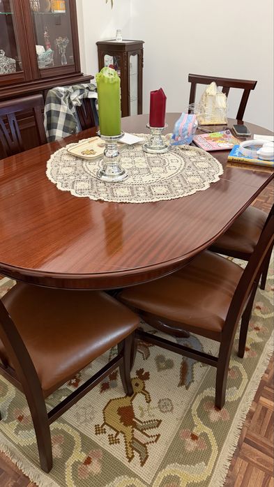 Mesa extensivel  com 8 cadeiras