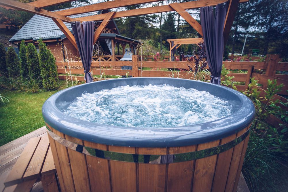 Domki. Bieszczady. Balia, jacuzzi na wyłączność w cenie.