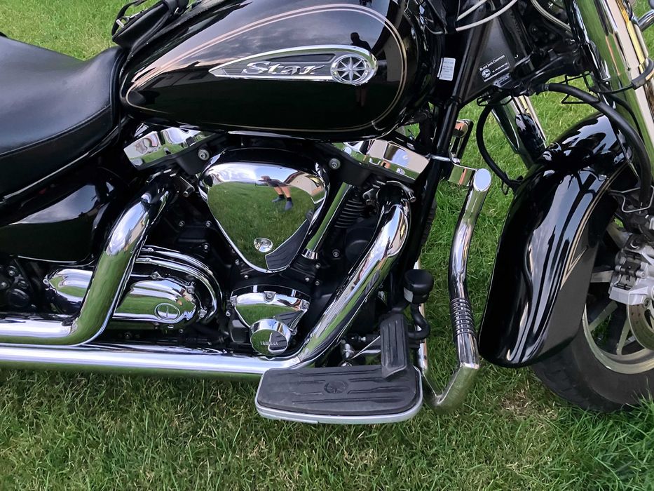 Yamaha XV1700 Road Star.