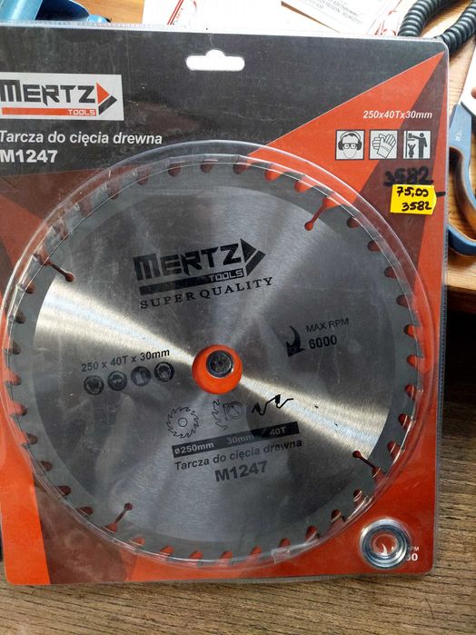 tarcza do cięcia drewna marki Mertz.