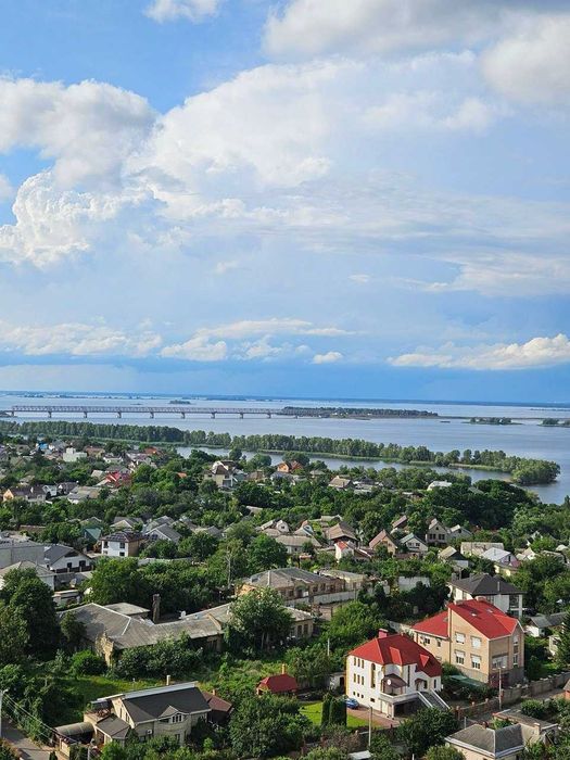 Продається видова 2 кімнатна квартира в центрі міста!