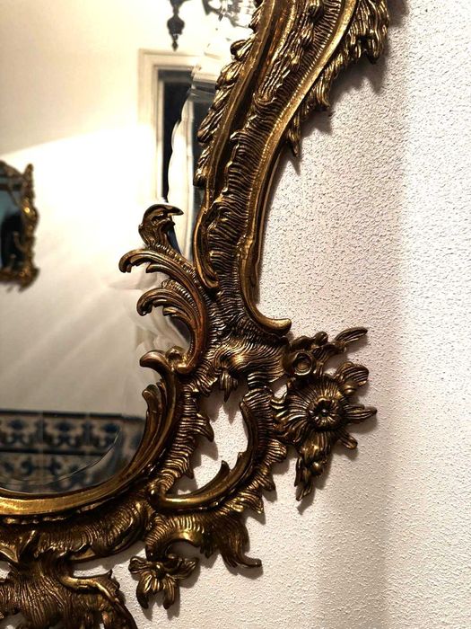 Espelho antigo em metal dourado