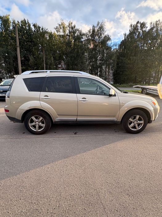 Mitsubishi Outlander XL 2.4