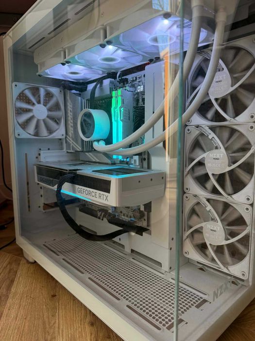 Komputer rtx 5070 TI AMD Ryzen 7 9800X3D 32GB RAMU WINDOWS 11 2TB SSD