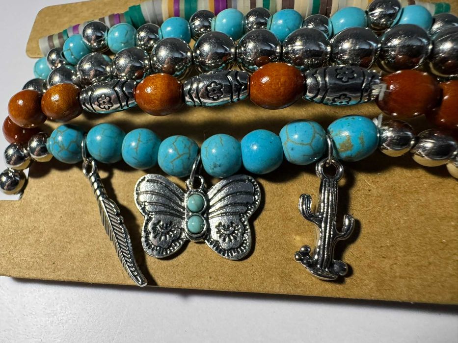 Pięć drewnianych bransoletek Boho motyl  (m22)