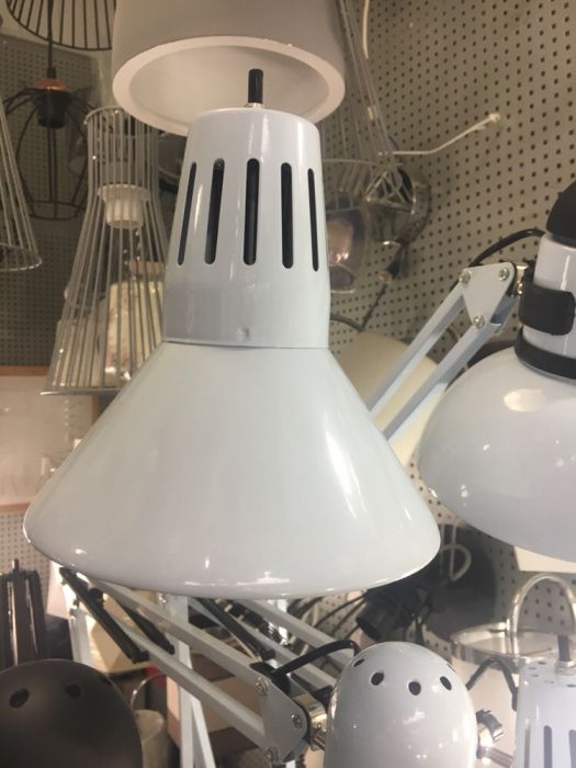 Настольна лампа біла на струбцині МТ-074