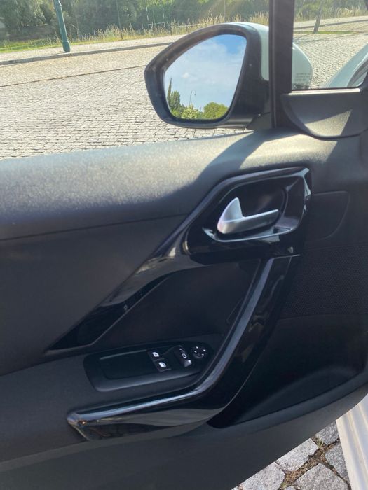 PEUGEOT 208 de 2012 — photo 5
