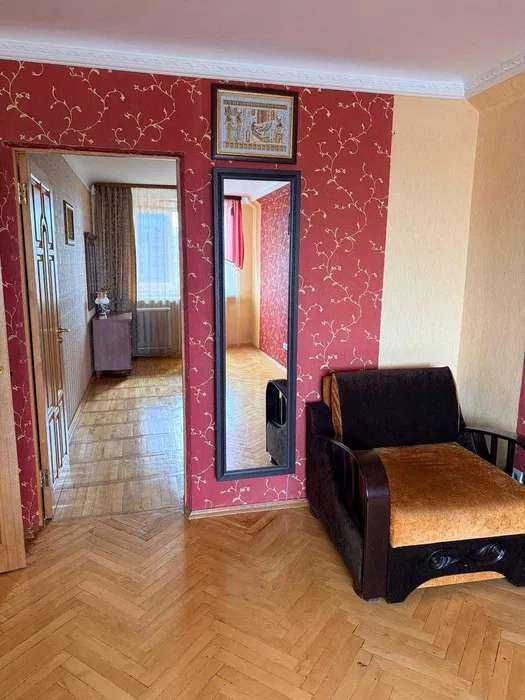 3-х комнатная квартира с реомнтом на Дарницкой ( Ленинградской) площади.