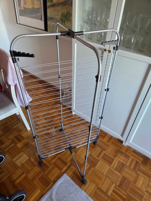 Estandal dobrável de 3 níveis