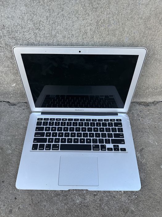 Продам macbook air 2015