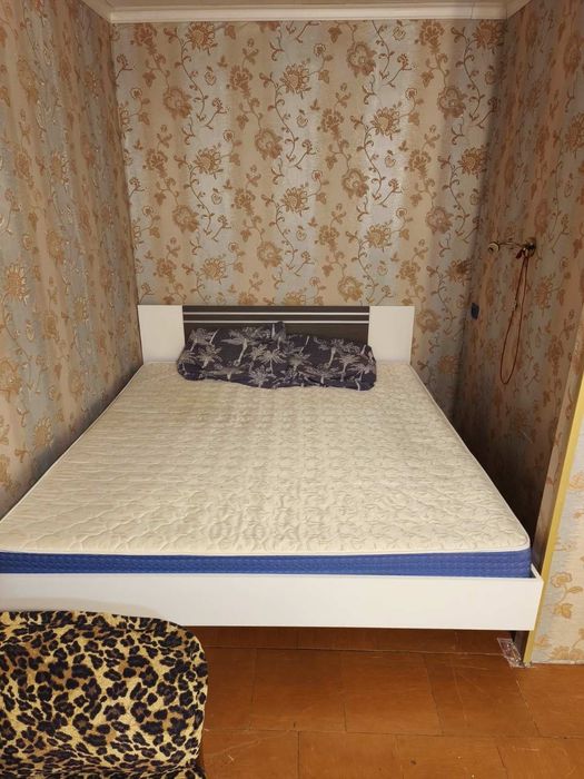 сдам 1 ком Тополь 1 дом 25  рядом Варус, есть гараж