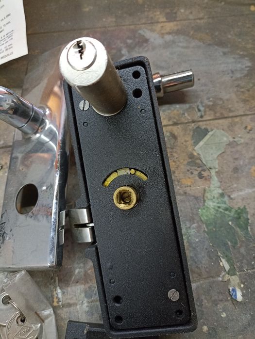 Sistema de porta antipanico435561977968087042