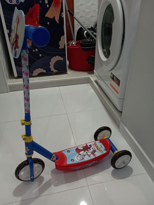 Trotinete do homem -aranha