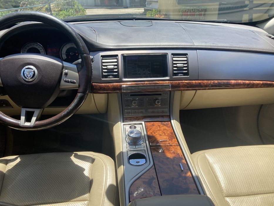 Jaguar XF 2.7 D V6 Luxury