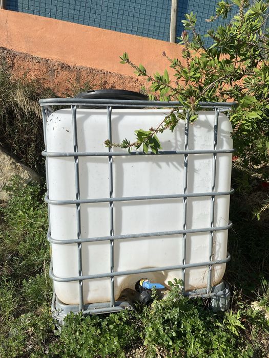 Depósito de água 1000L