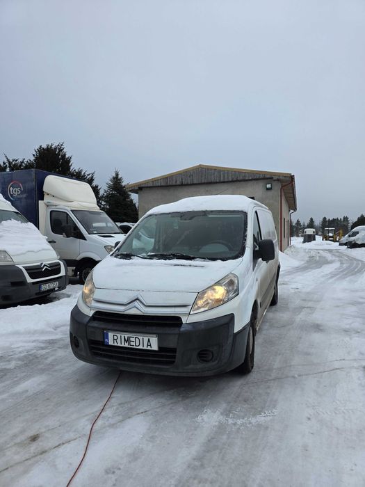 Wypożyczalnia samochodów dostawczych, windy, kontenery plandeki i inne