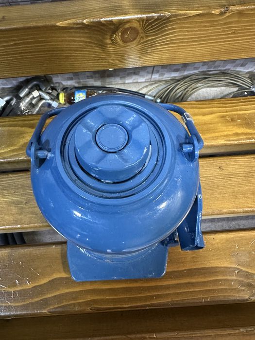 Домкрат ман орігнал новий