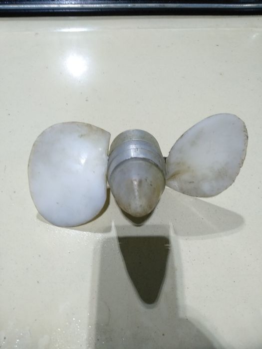 Винт        гребной.