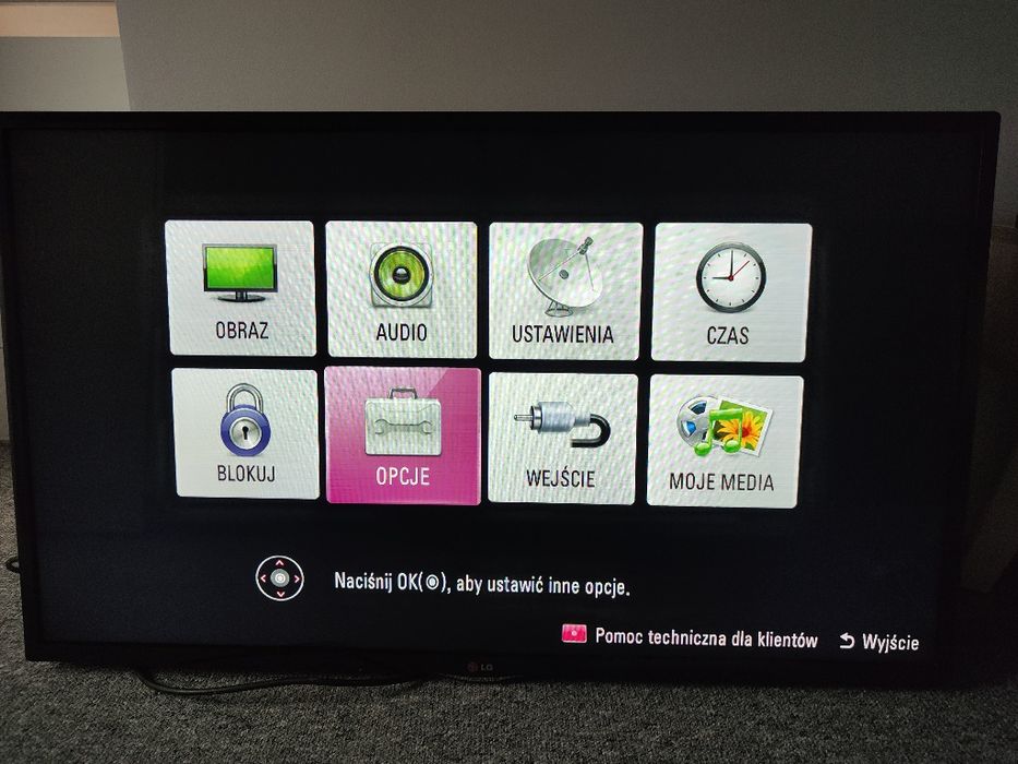 LG42 CALE plus uchwyt pilot