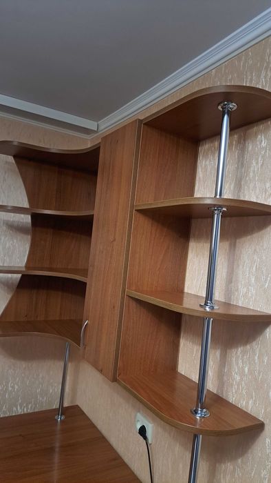 Стіл комп`ютерний і полиця