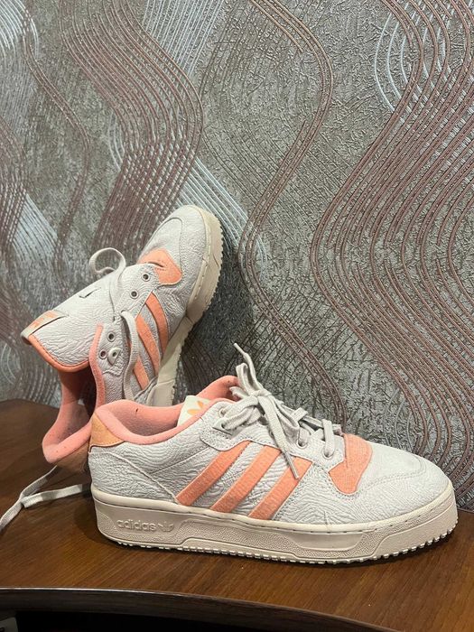 adidas Rivalry Low TR